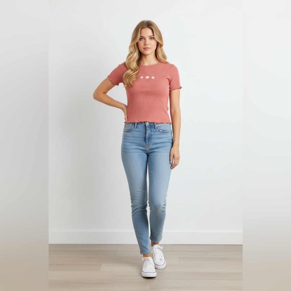 Hollister Daisy Embroidered Cropped Ribbed Baby Tee Size XXS
